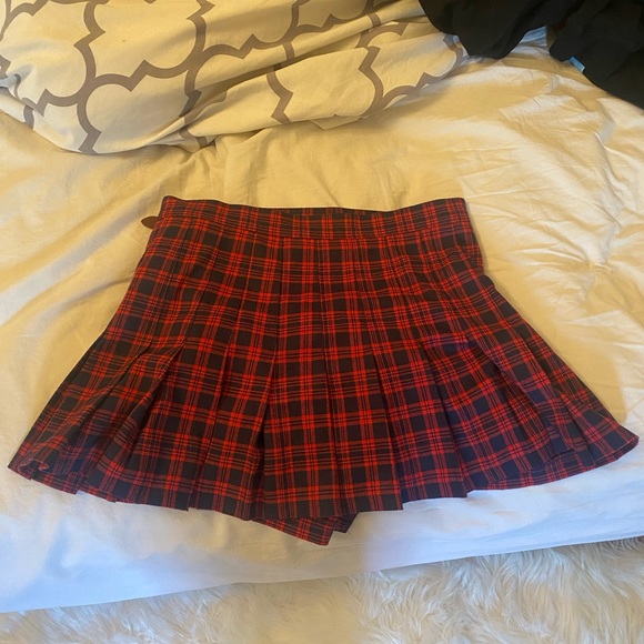 Brandy Melville plaid skirt! - Picture 2 of 3